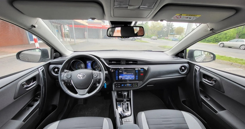 Toyota Auris cena 62700 przebieg: 89000, rok produkcji 2018 z Boguchwała małe 232